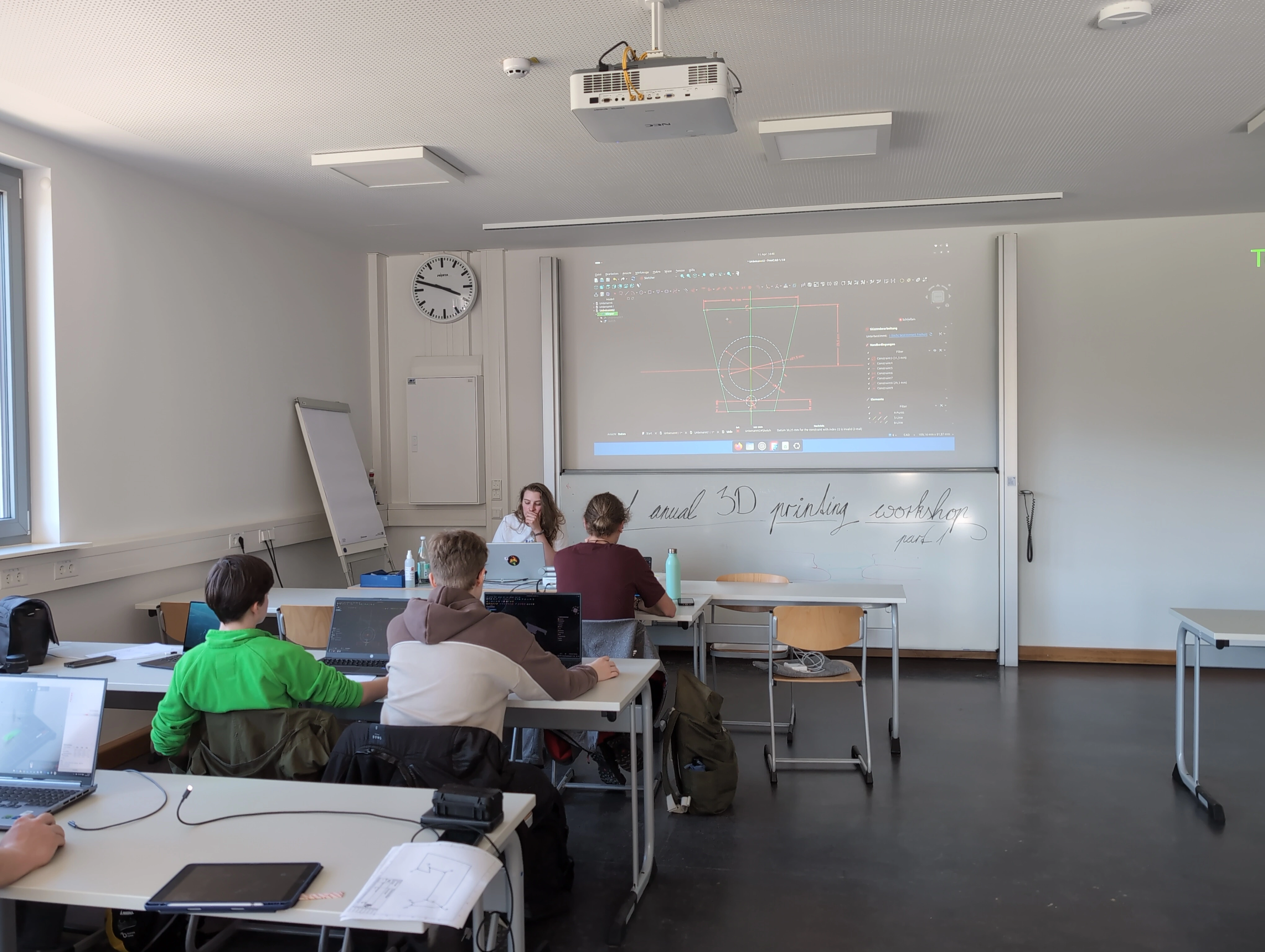 Um komplexere Objekte zu gestalten, kommt man um CAD nicht herum.